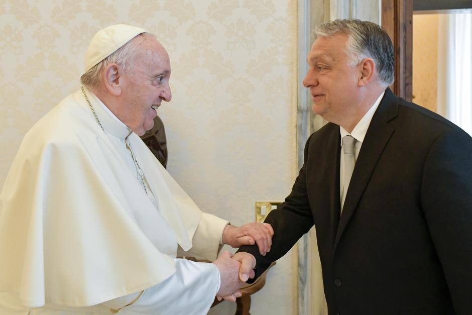 El Papa Francisco y el primer ministro de Hungría, Vicktor Orbán