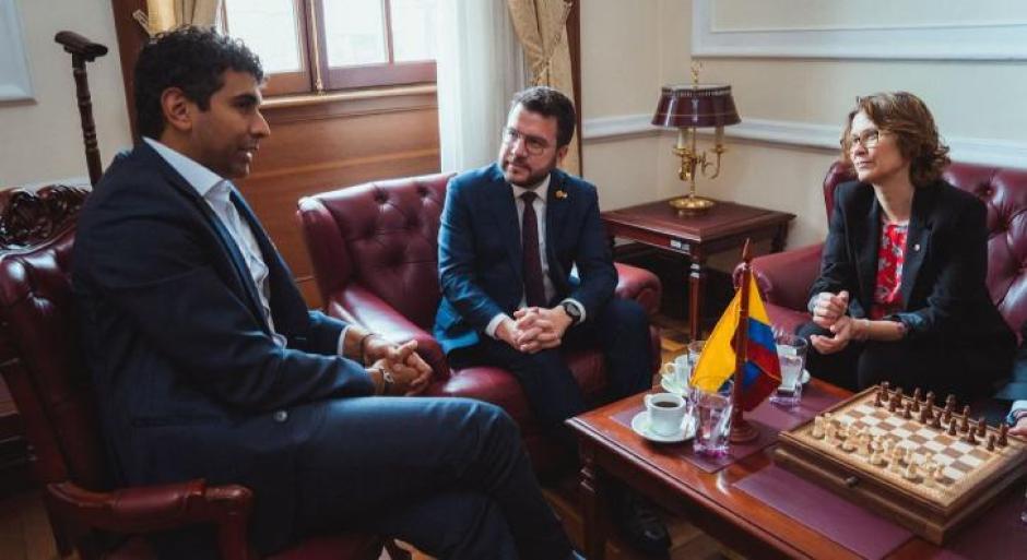 El presidente Aragonés y la consejera Serret con el presidente de la Cámara de Representantes de Colombia en el Capitolio Nacional