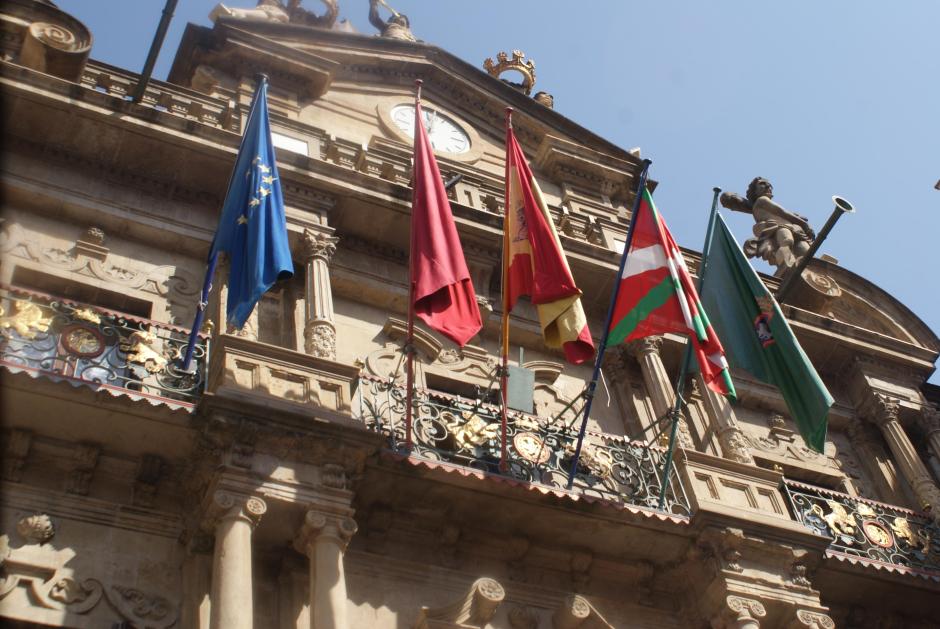 Bildu llegó a colocar la ikurriña en el balcón del Ayuntamiento de Pamplona en 2015