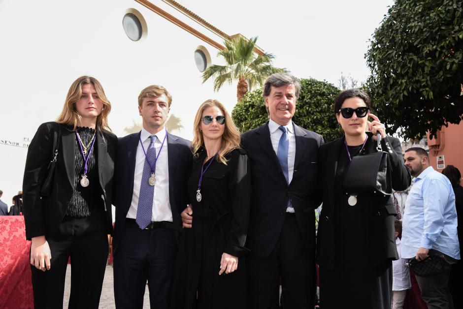 Cayetano Martinez de Irujo , Genoveva Casanova , Amina Martinez de Irujo Casanova , Luis Martinez de Irujo Casanova and Barbara Mirjan during holyweek of Seville on April 6, 2023.