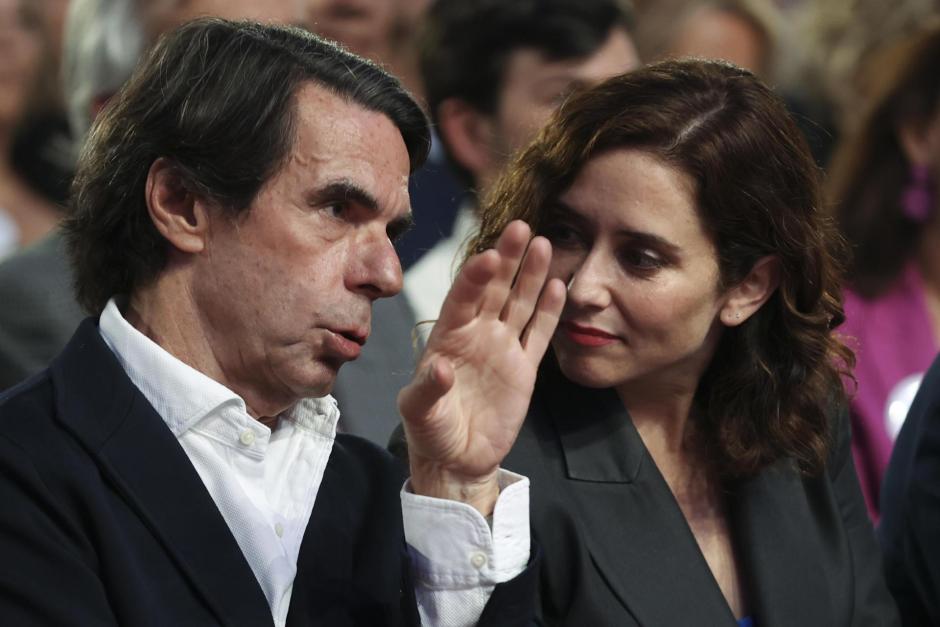 Isabel Díaz Ayuso (d), junto con el expresidente del Gobierno José María Aznar
