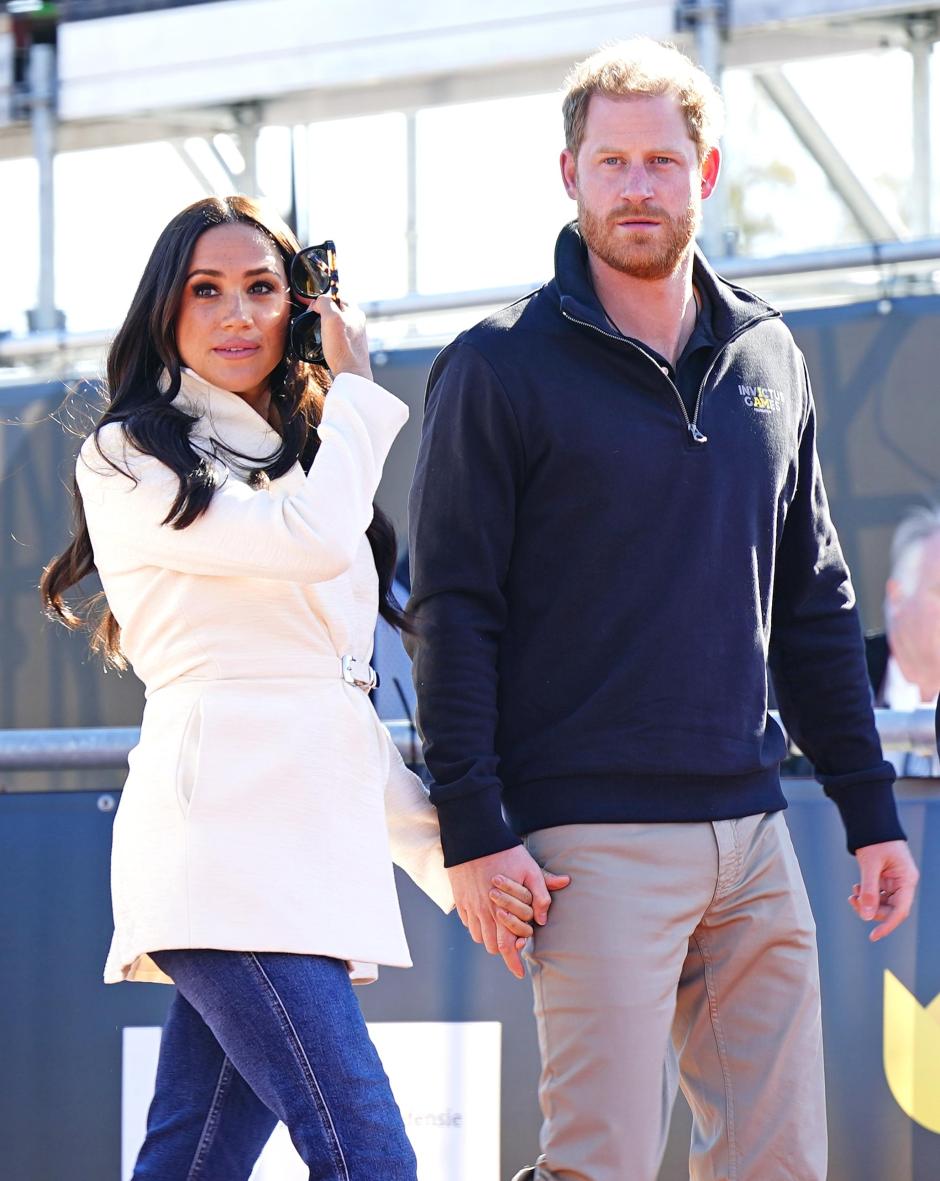 Prince Harry and Meghan Markle, Duke and Duchess of Sussex, attend the track and field event at the Invictus Games in The Hague, Netherlands, Sunday, April 17, 2022.
En la foto paseando de la mano