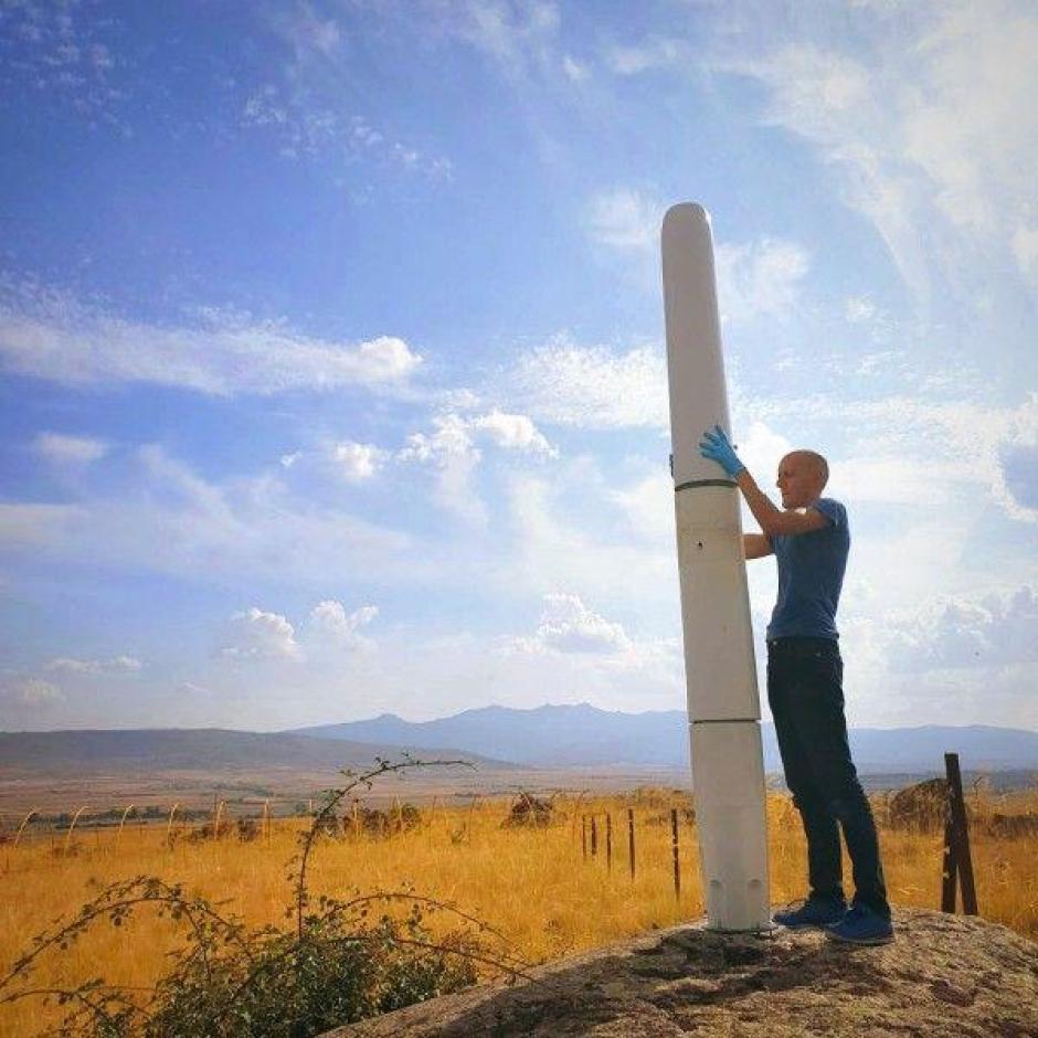 Ejemplo de un aerogenerador sin palas