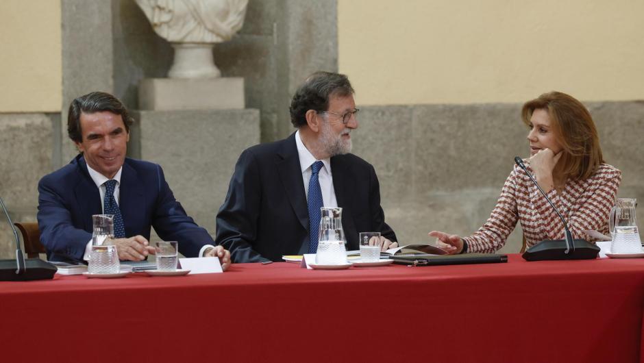 Los expresidentes del Gobierno José María Aznar y Mariano Rajoy junto a la expresidenta de Castilla La Mancha María Dolores de Cospedal