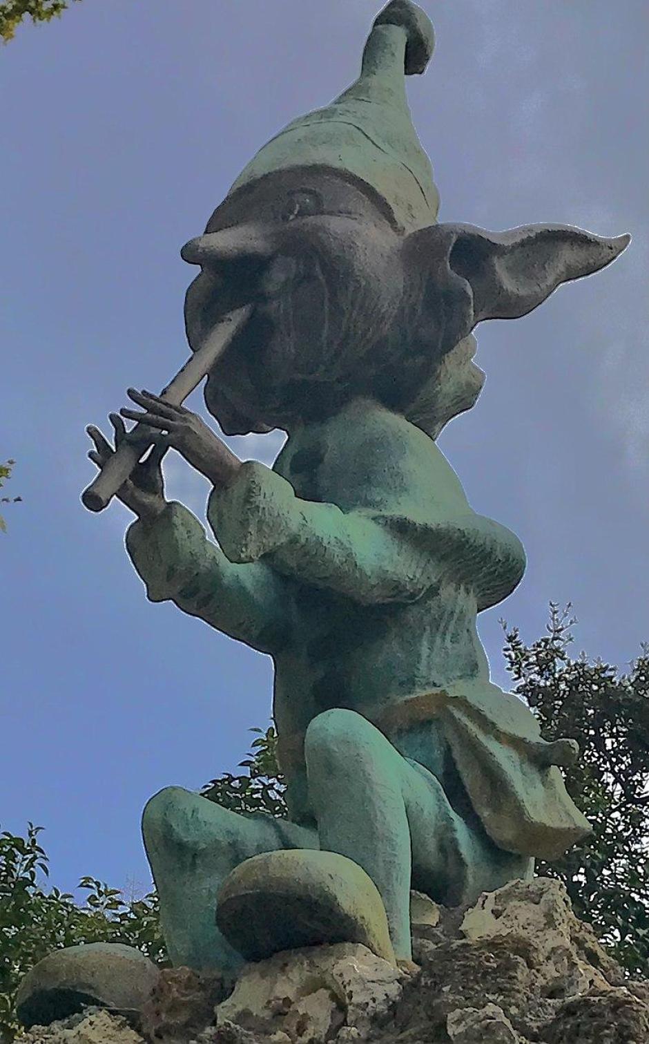 Escultura del duende del Retiro