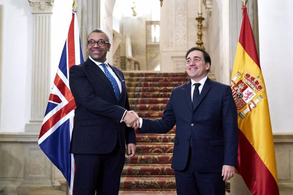 El ministro de Exteriores, José Manuel Albares, y su homólogo británico, James Cleverly