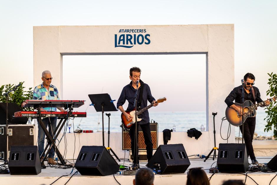 El cantante Jaime Urrutia en los Baños del Carmen de Málaga, donde ha ofrecido un concierto en los Atardeceres Larios