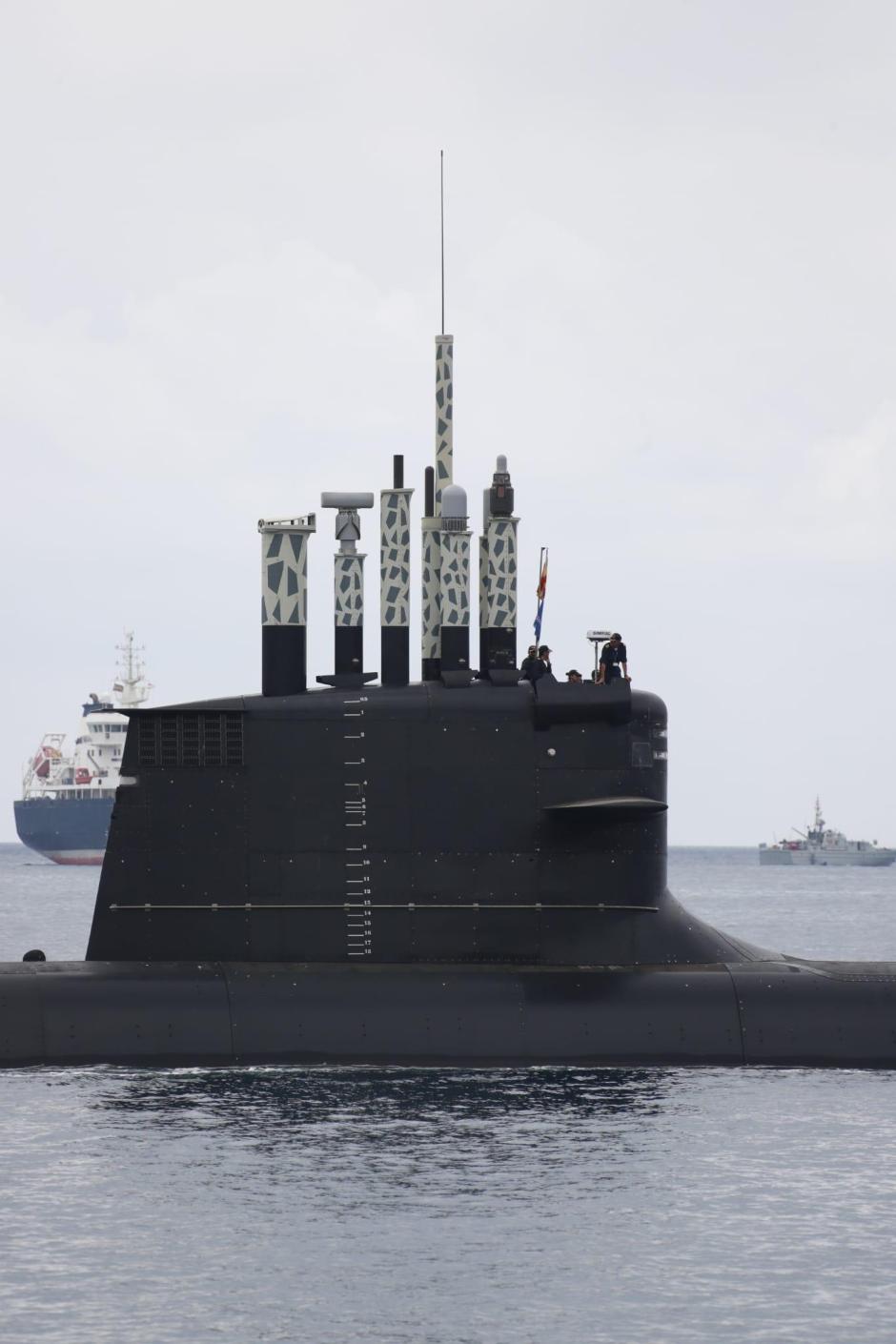 El submarino S-81 efectúa una prueba de navegación en Cartagena