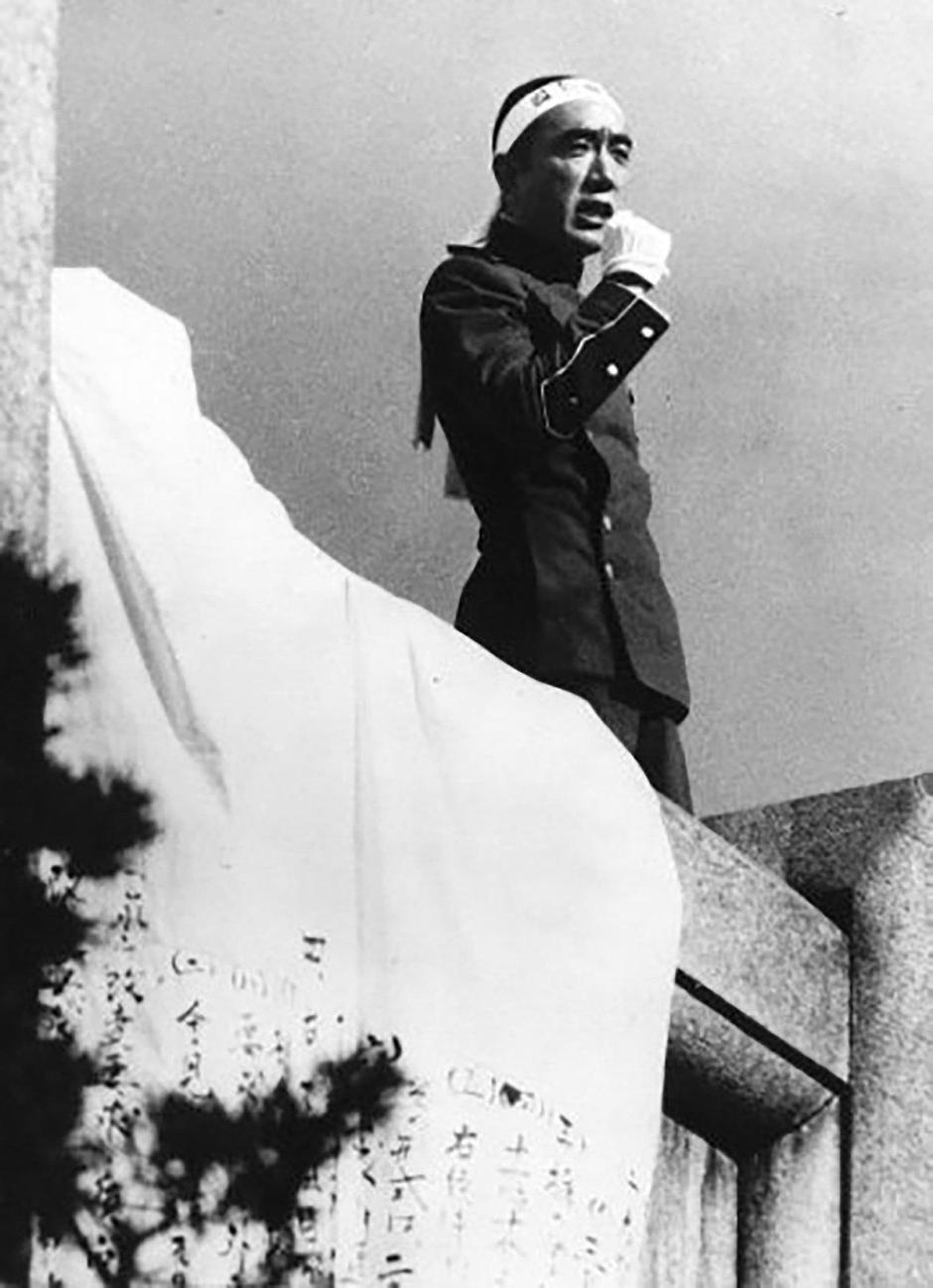 El novelista japonés Yukio Mishima en 1970