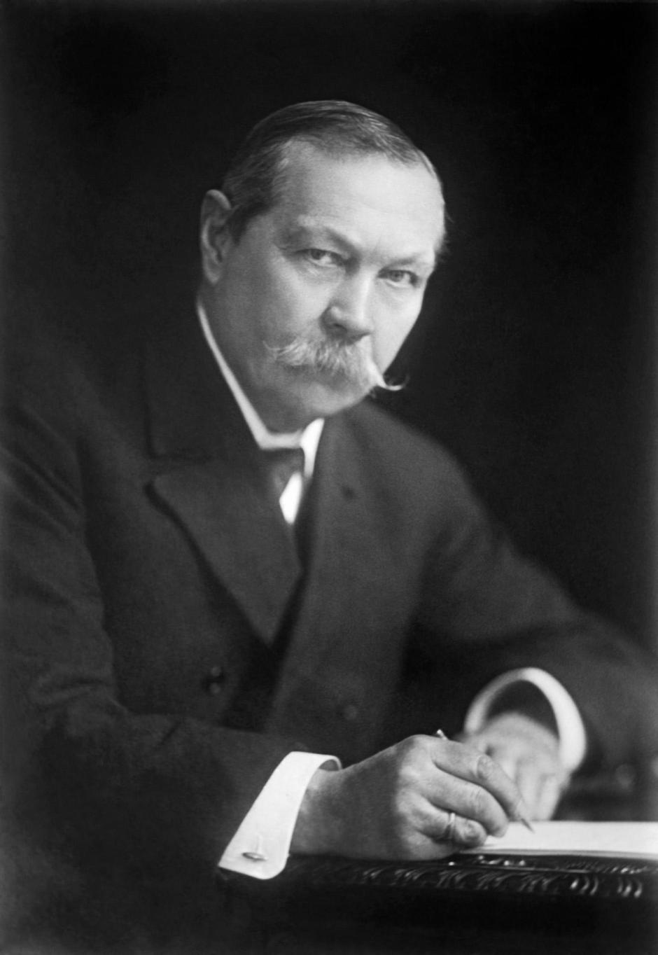 Arthur Conan Doyle (b/w photo)