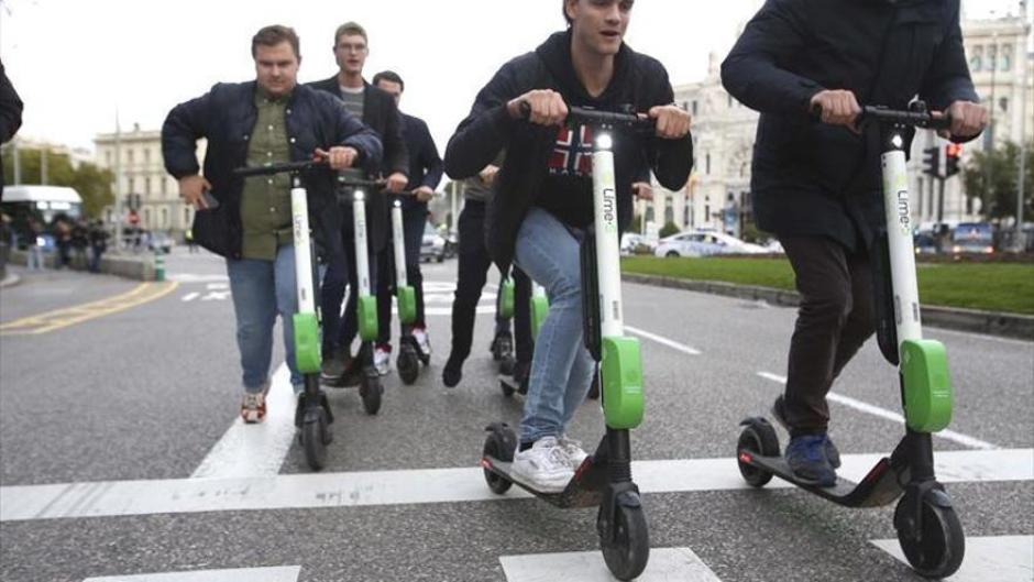 Los patinetes eléctricos están prohibidos para menores de 16 años y nunca pueden ir dos personas