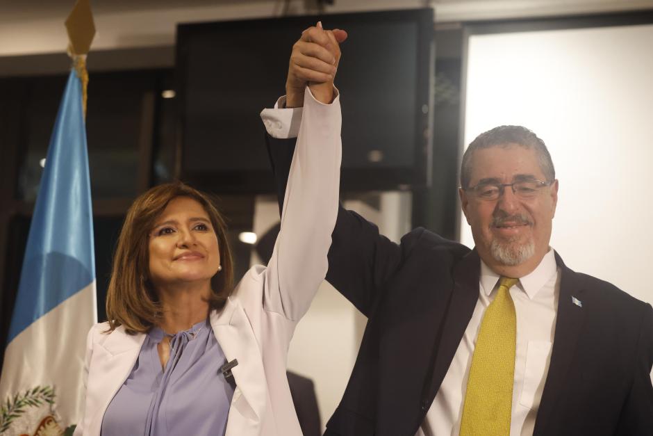 El presidente electo de Guatemala, Bernardo Arévalo, y la vicepresidenta Karin Herrera