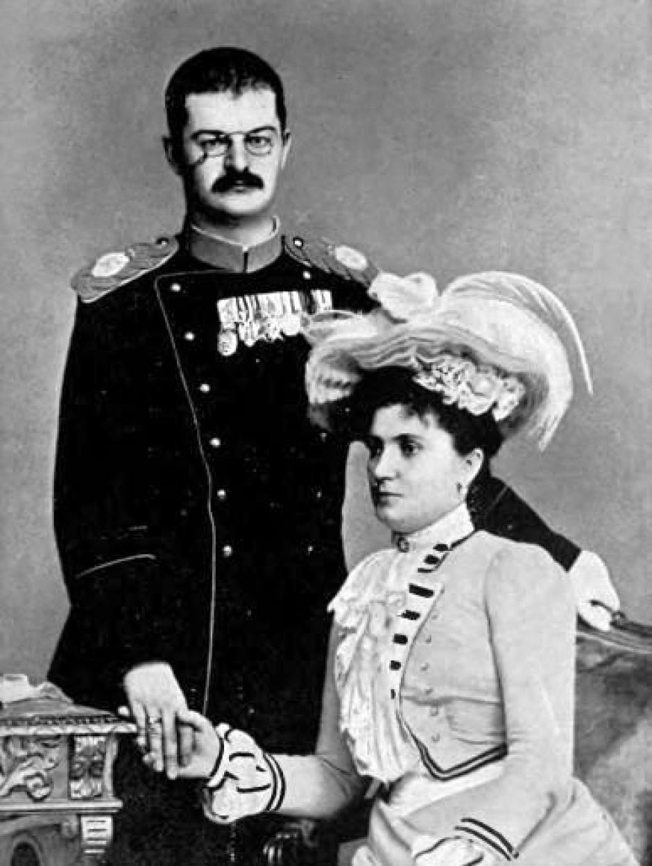 El rey Alejandro I de Serbia con su esposa, Draga Mašin (c. 1900)