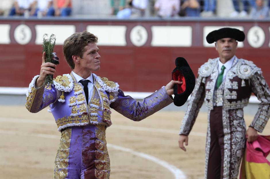 El diestro Borja Jiménez durante la corrida de la Feria de Otoño, este domingo en la Monumental de Las Ventas