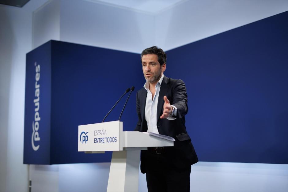 El portavoz del comité de campaña del PP, Borja Sémper, durante una rueda de prensa posterior a la reunión del Comité de Dirección del Partido Popular, a 13 de febrero de 2023, en Madrid (España). Durante la rueda de prensa, Borja Sémper, ha manifestado su alegría por la decisión del Tribunal Supremo de mantener las penas al presidente de Esquerra (ERC), Oriol Junqueras, incluyendo la condena de 13 años de inhabilitación, y ha celebrado que la Justicia actúe como "contrapeso" frente a la intención del Gobierno de Pedro Sánchez de beneficiar a los líderes del 'procés'.
13 FEBRERO 2023;PP;PROCES;PARTIDO POPULAR;JUNQUERAS;GOBIERNO;GÉNOVA
Alejandro Martínez Vélez / Europa Press
(Foto de ARCHIVO)
13/2/2023