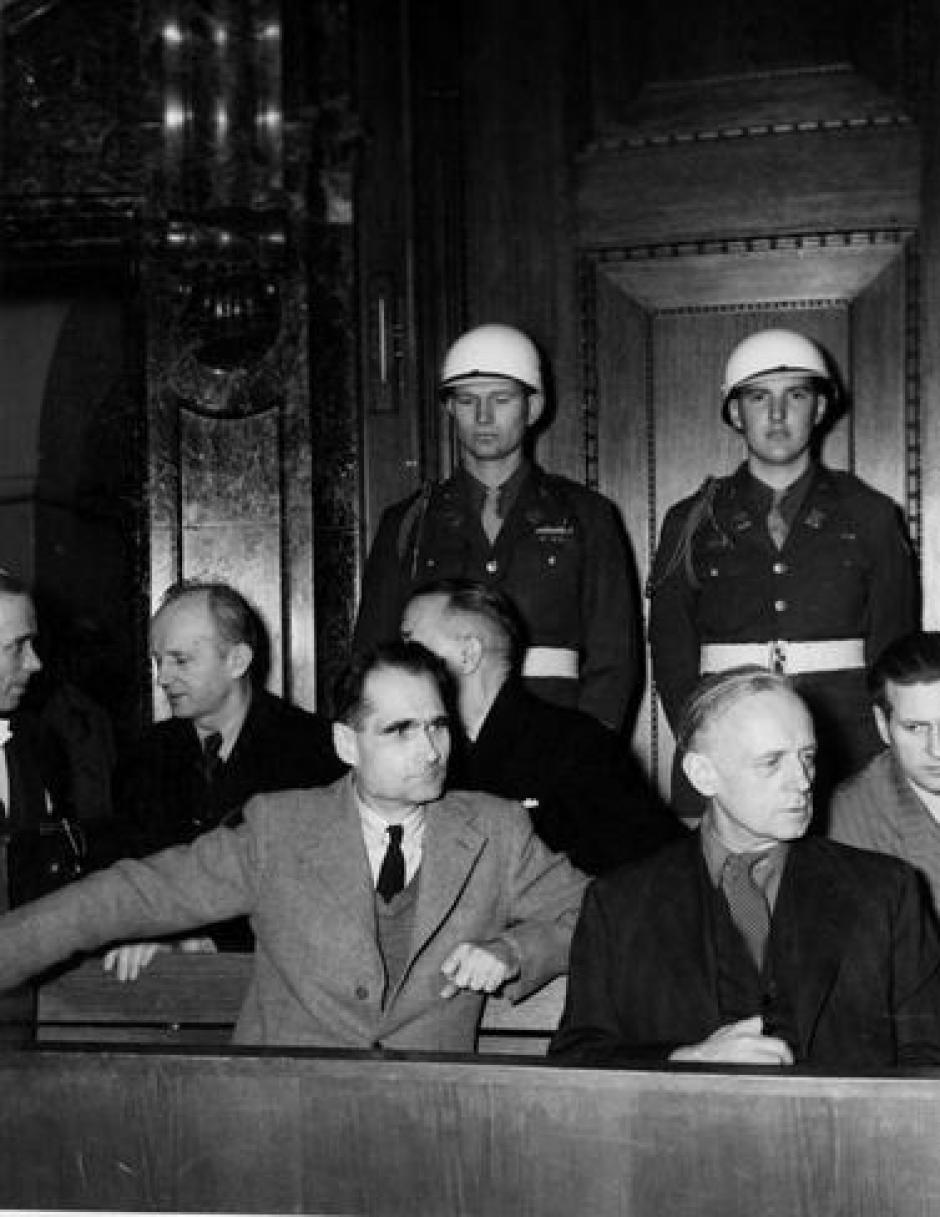Rudolf Hess y Joachim von Ribbentrop juzgados en el Tribunal Militar Internacional de Nuremberg
