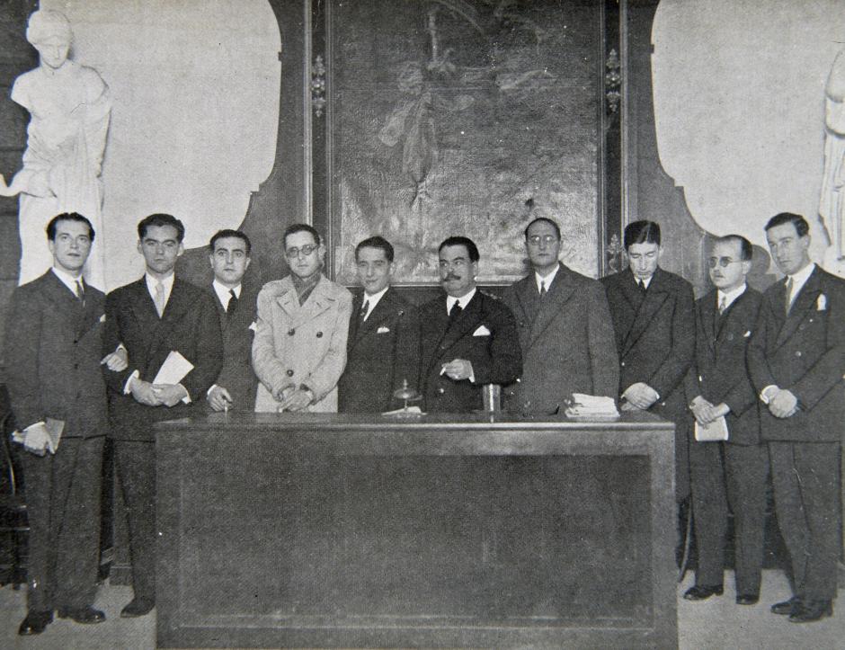 GARCIA LORCA, FEDERICO
ESCRITOR ESPAÑOL. FUENTEVAQUEROS (GRANADA). 1898-1936
HOMENAJE A GONGORA EN EL ATENEO DE SEVILLA EN EL AÑO 1927
IZQDA -DERECHA : RAFAEL ALBERTI , GARCIA LORCA , J . CHABAS , M . BACARISSE , ROMERO MARTINEZ ( ATENEO ) , BLASCO GARZON ( PRESIDENTE DEL ATENEO 9 , JORGE GUILLEN , J . BERGAMIN , DAMASO ALONSO , Y GERARDO DIEGO REPRODUCCION FOTO