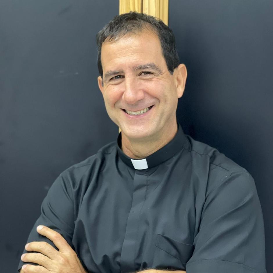 Entrevista con el sacerdote cubano Alberto Reyes Pías