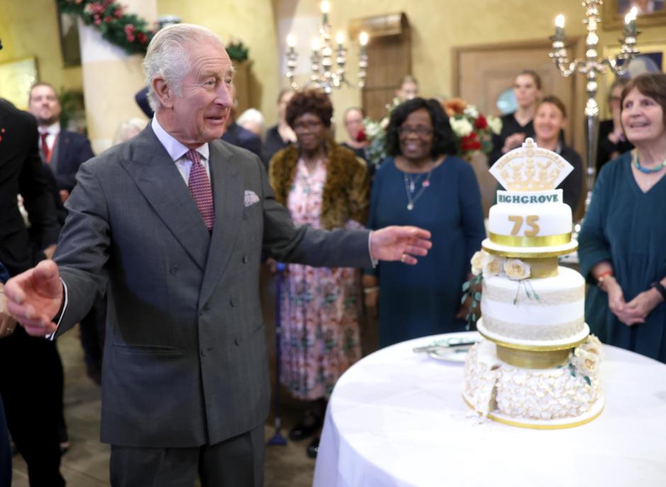El Rey ha sido sorprendido con una tarta un día antes de su cumpleaños