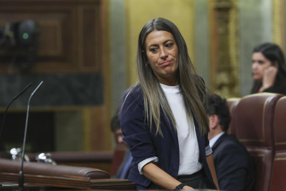 La portavoz de Junts per Catalunya, Miriam Nogeras, sube al estrado durante el primer día del debate de investidura