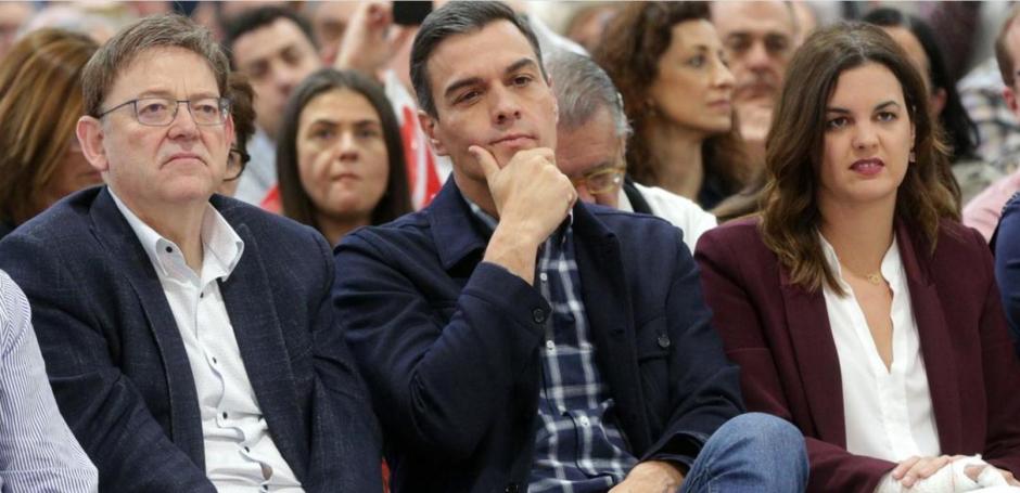 El presidente del Gobierno, Pedro Sánchez, con Ximo Puig y Sandra Gómez en un acto del PSOE en Valencia