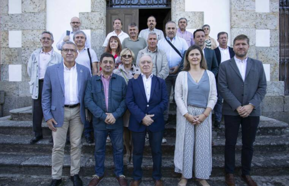 Varios de los alcaldes que forman parte de la Asociación Española de Municipios de Montaña