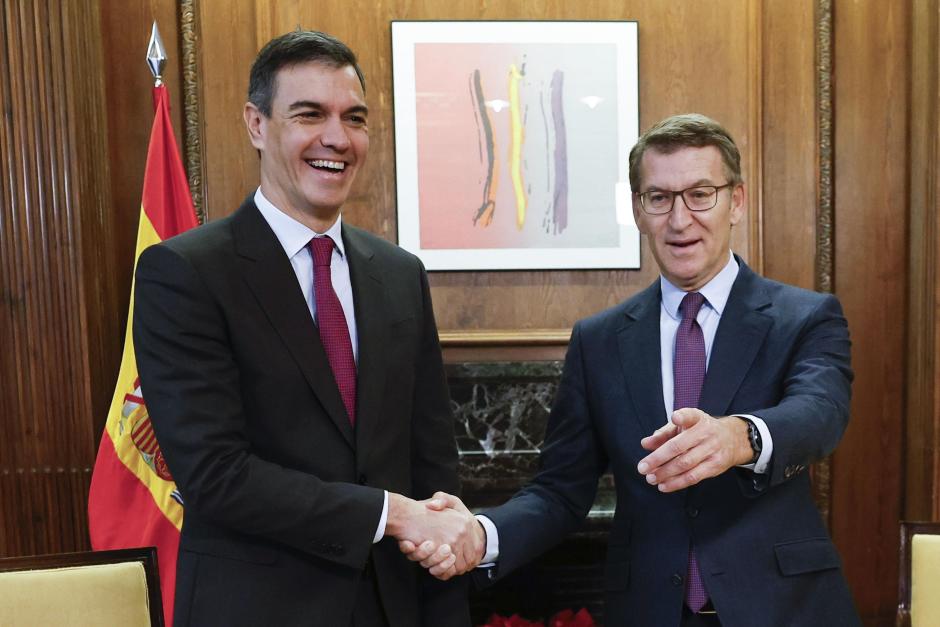 Alberto Núñez Feijóo atiende a los medios tras su reunión con Pedro Sánchez, en directo