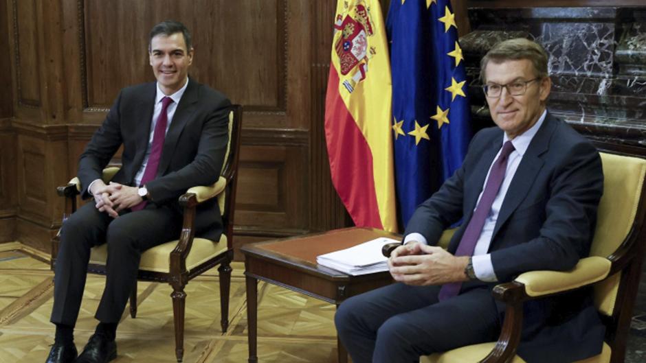 Pedro Sánchez y Alberto Núñez Feijóo en su reunión de este viernes