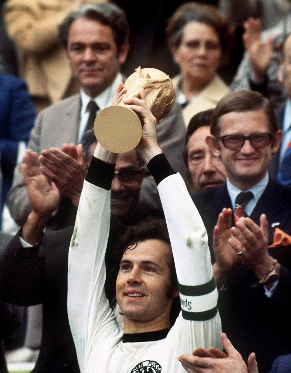 Beckenbauer levanta la Copa del Mundo de 1974