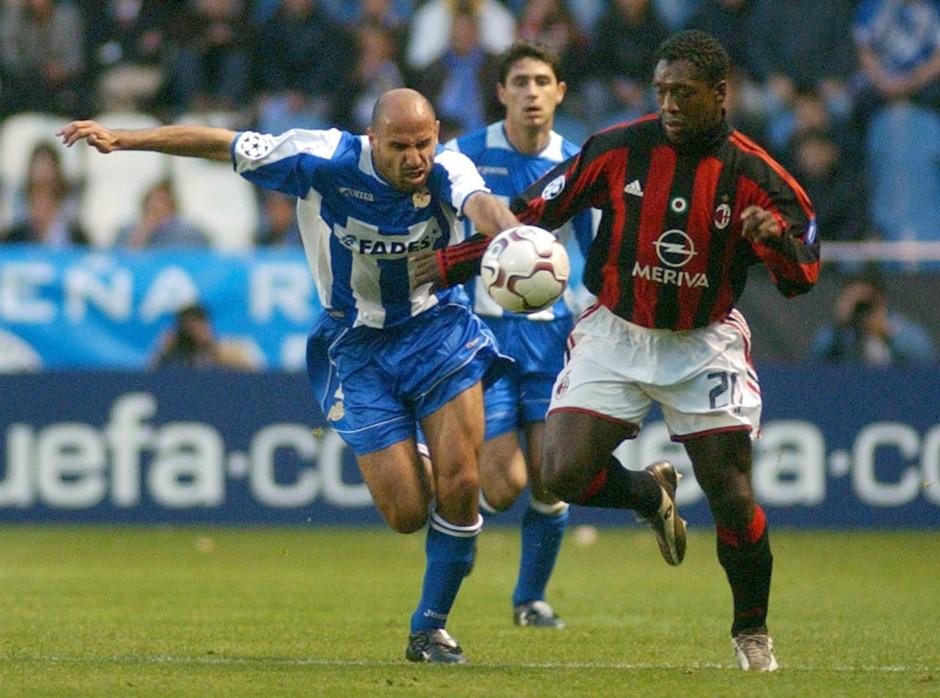 Manuel Pablo persigue a Seedorf en la memorable eliminatoria de Champions contra el Milan en 2004