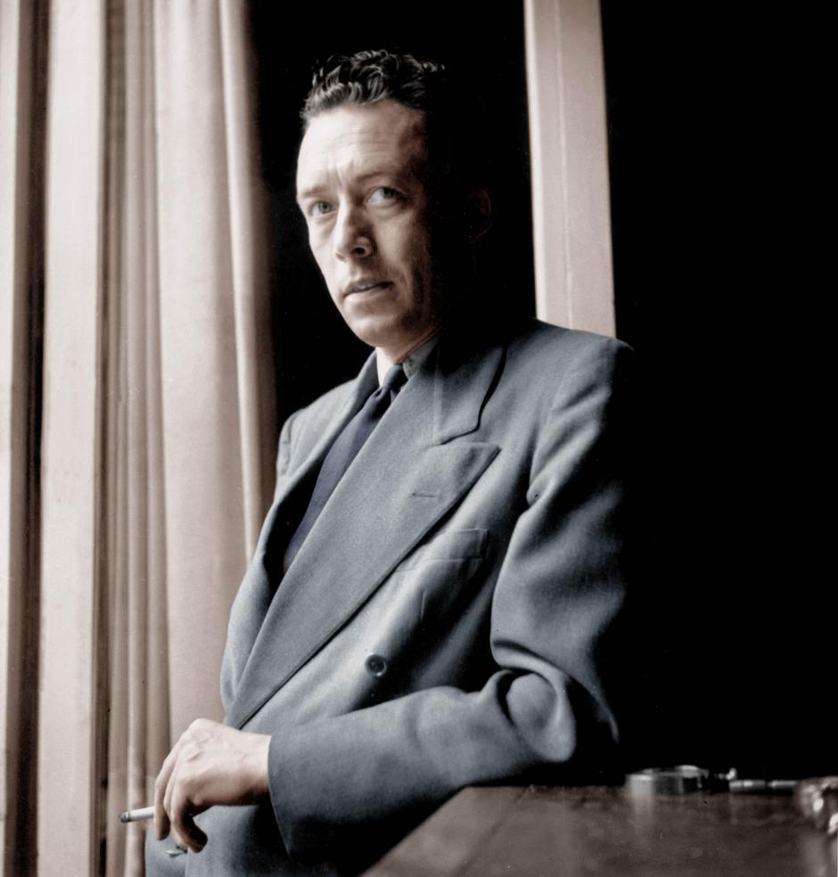 Albert Camus, en su casa en una imagen de 1947