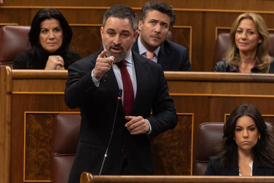 El líder de VOX, Santiago Abascal, interviene durante una sesión de control al Gobierno, en el Congreso de los Diputados