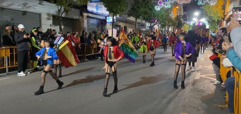 Comparsa Osadía, durante el Carnaval de Torrevieja, en el que sexualizaron a menores de edad