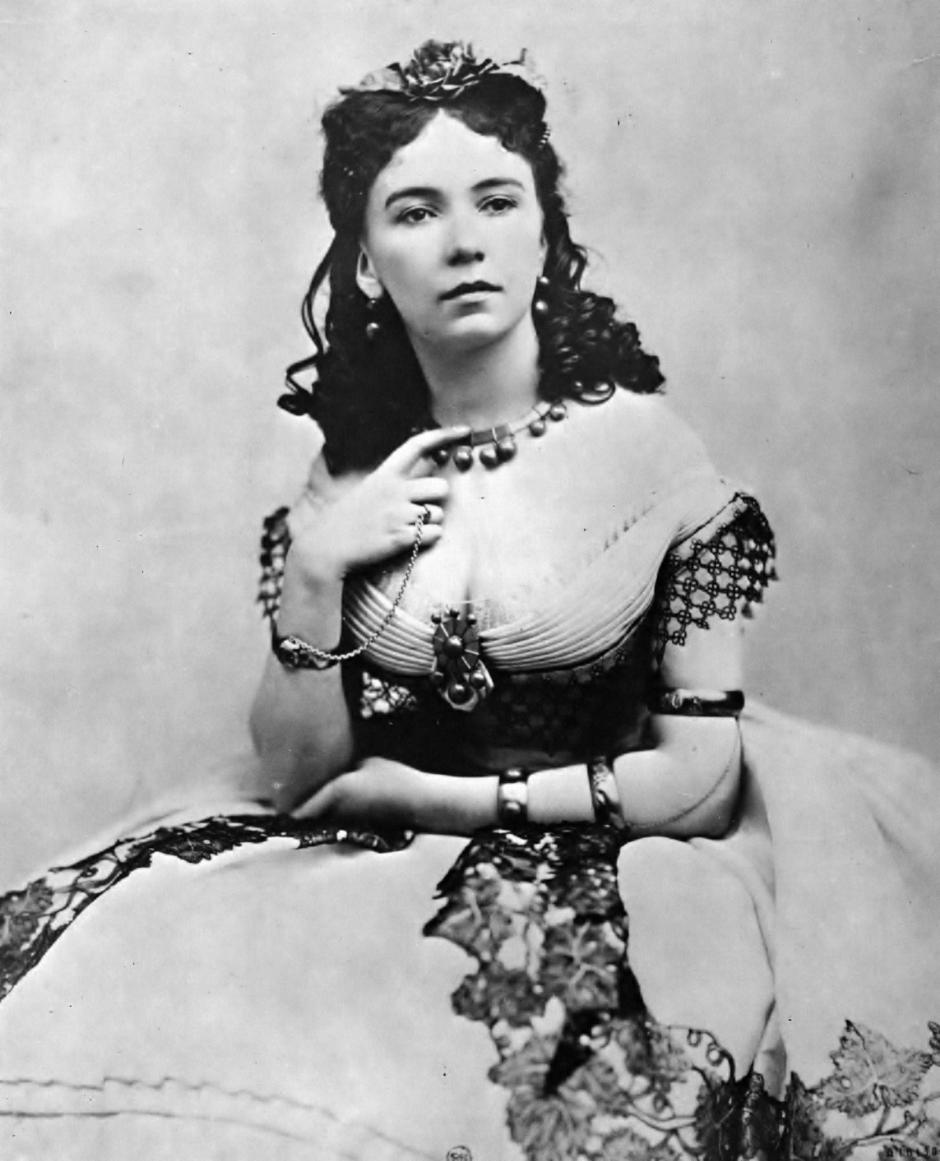 Cora Pearl nació como Emma Élizabeth (Éliza) Crouch en Plymouth, Inglaterra, el 17 de diciembre de 1836