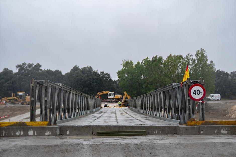 El puente "Mabey" construido por el ejército en Aldea del Fresno