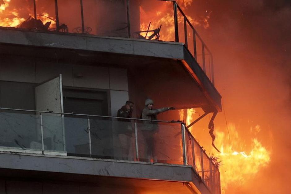 Vecinos atrapados en el incendio de Valencia