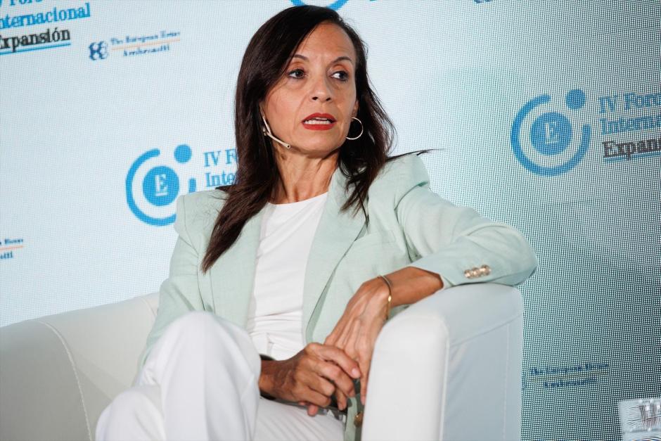 La exministra de Medio Ambiente y presidente de Redeia, Beatriz Corredor.