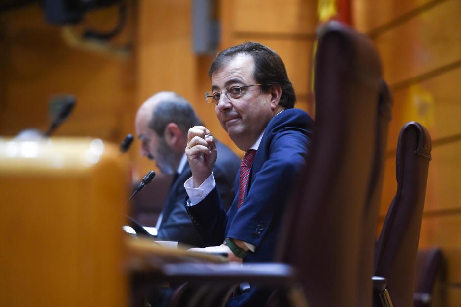 El secretario de Política Autonómica del PSOE y vicepresidente segundo del Senado, Guillermo Fernández Vara, durante una sesión plenaria en el Senado