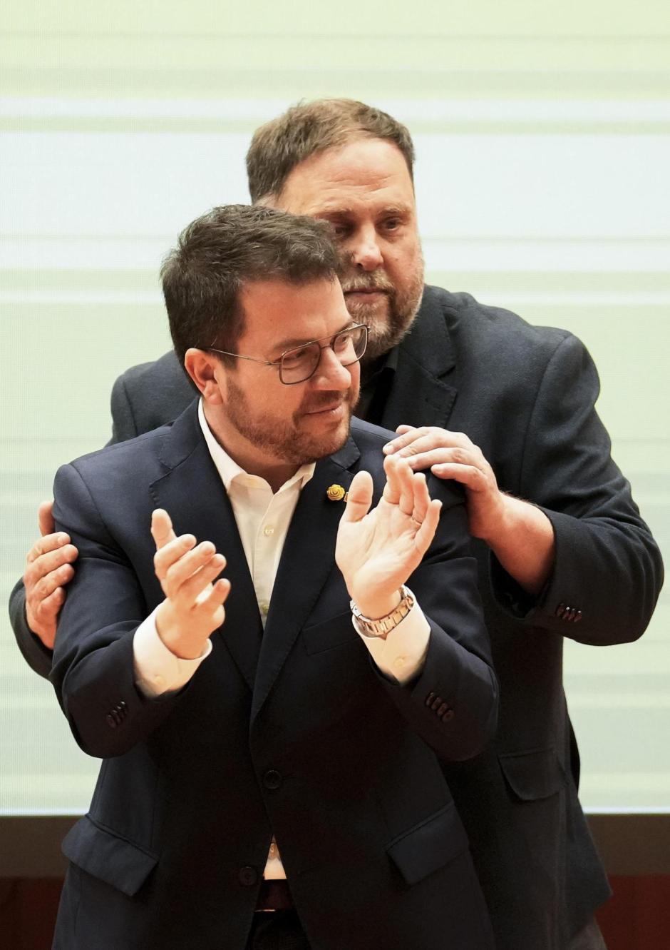 El presidente de la Generalitat, Pere Aragonés (i) y el presidente de ERC Oriol Junqueras (d)