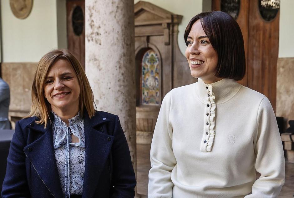 La delegada del Gobierno en la Comunidad Valenciana, Pilar Bernabé, junto a Diana Morant
