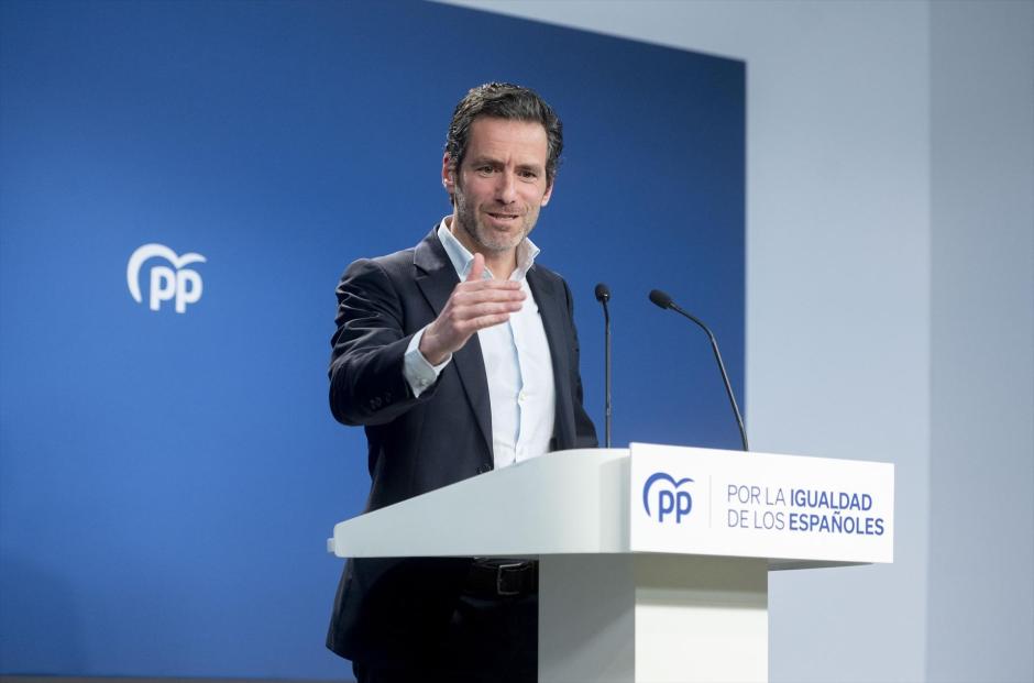 El portavoz del Partido Popular, Borja Sémper, durante una rueda de prensa posterior a la reunión del Comité de Dirección del Partido Popular, en la sede nacional del PP, a 1 de abril de 2024, en Madrid (España).  Borja Sémper ha anunciado hoy que su partido llamará a la presidenta del Congreso para que comparezca en la comisión de investigación que se va a constituir en el Senado sobre el llamado 'caso Koldo' relativo a la presunta trama de mordidas sobre la compra de mascarillas durante la pandemia y ha señalado no descarta citar también al jefe del Ejecutivo, Pedro Sánchez.
01 ABRIL 2024;MADRID;PP;BORJA SEMPER;ACTUALIDAD POLÍTICA
Alberto Ortega / Europa Press
01/4/2024