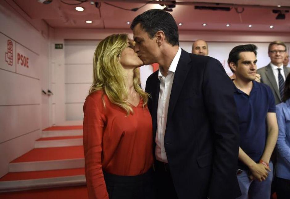 Pedro Sánchez y su mujer Begoña Gómez en la noche electoral de Partido Socialista durante las Elecciones Generales 2016