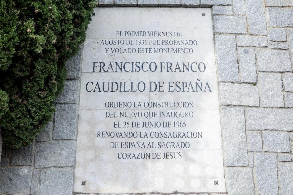 Placa de Francisco Franco en el Cerro de los Ángeles