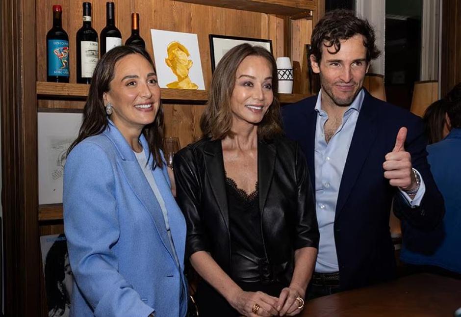 Isabel Preysler apoyó a su yerno Íñigo Onieva en la apertura de su restaurante Casa Salesas, ubicado en la calle de Fernando VI del céntrico barrio de Justicia de Madrid.