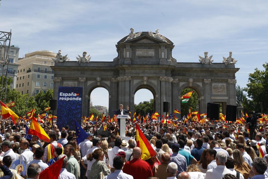 Manifestación del PP contra Pedro Sánchez en la Puerta de Alcalá