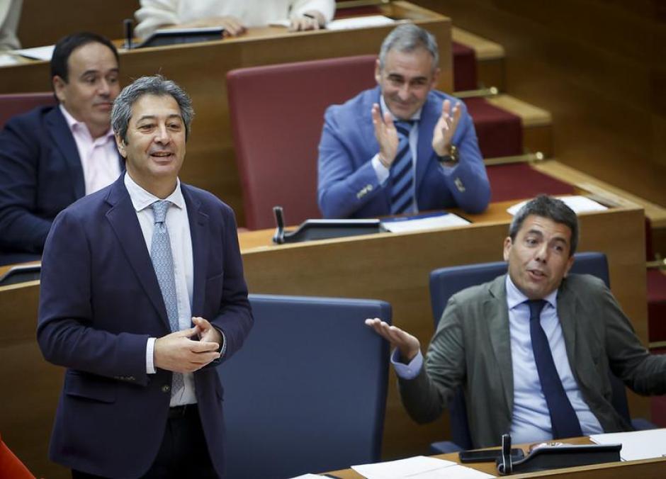 Vicente Barrera y Carlos Mazón, este jueves, en las Cortes Valencianas