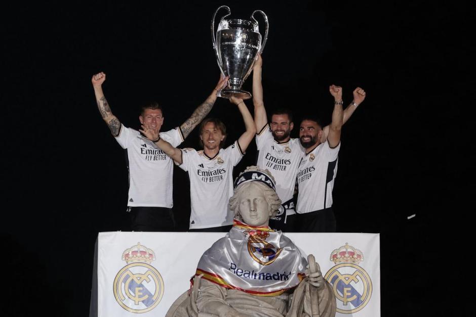 Kroos, Modric, Nacho y Carvajal levantan la Champions en Cibeles