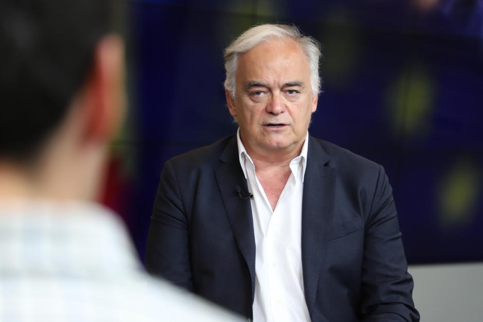 El director de campaña para las elecciones europeas del 9J y vicesecretario Institucional del PP, Esteban González-Pons, durante su entrevista con El Debate