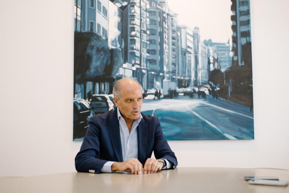 Francisco Camps habla en el transcurso de la entrevista