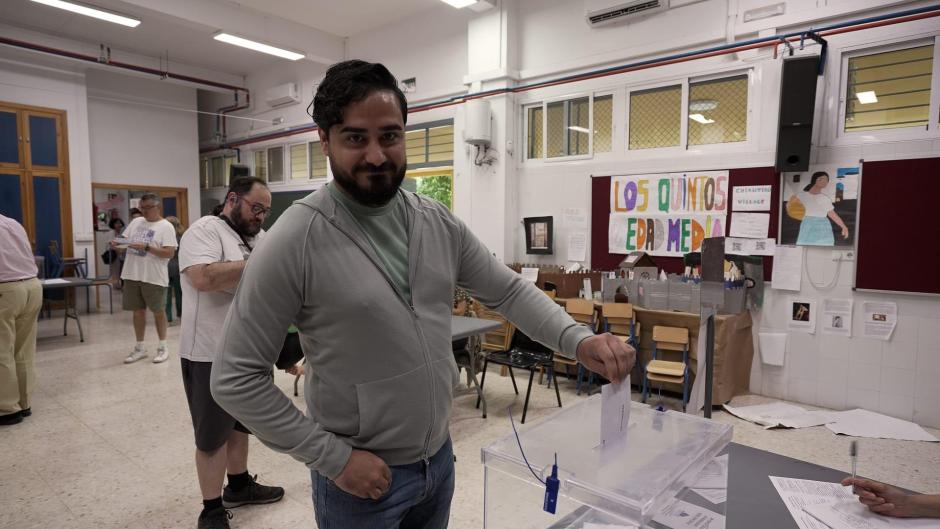 Alvise Pérez ejerce su derecho a voto en estas elecciones europeas